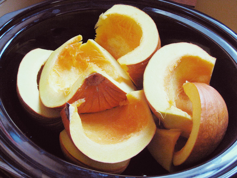 How to make pumpkin puree in the crock pot