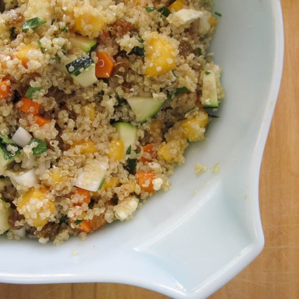 Summer quinoa salad (featuring peaches + veggies)