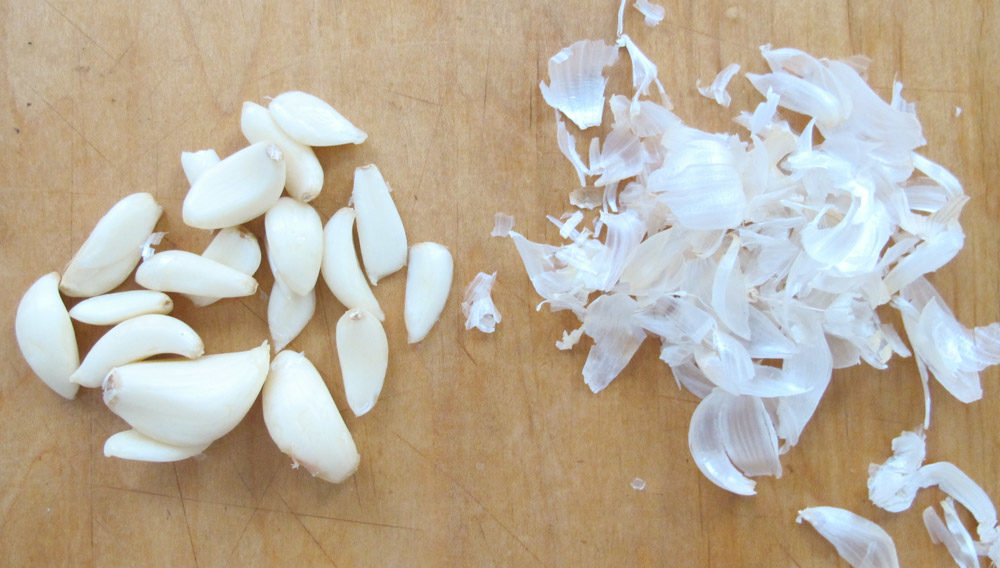 The fastest way to peel garlic cloves